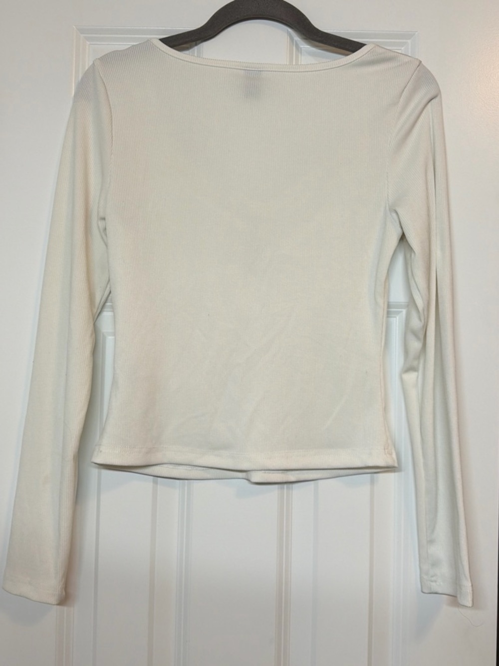 ROMWE White Ribbed Long-Sleeve Ruched V-Neck Top - Picture 4 of 4
